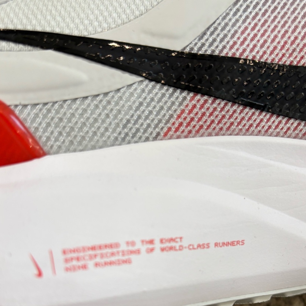 Nike Men's Air Volaris 16 White and Red Athletic Shoes - Picture 6 of 7